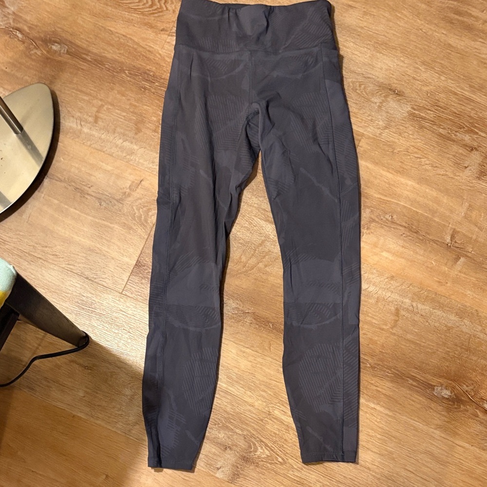 Gray patterned Vuori leggings